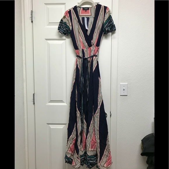 Dresses & Skirts - Beautiful maxi dress from Vici